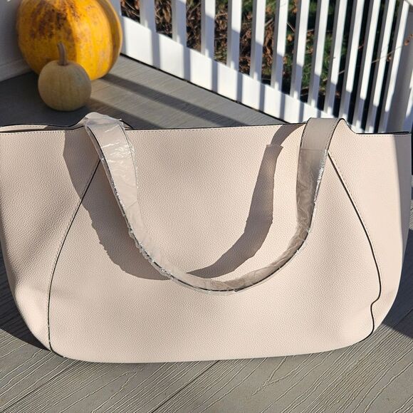 Victoria's Secret Laser Cut Orchid Logo Tote Bag 2020 MSRP $58  Preowned W Tags - Picture 14 of 16